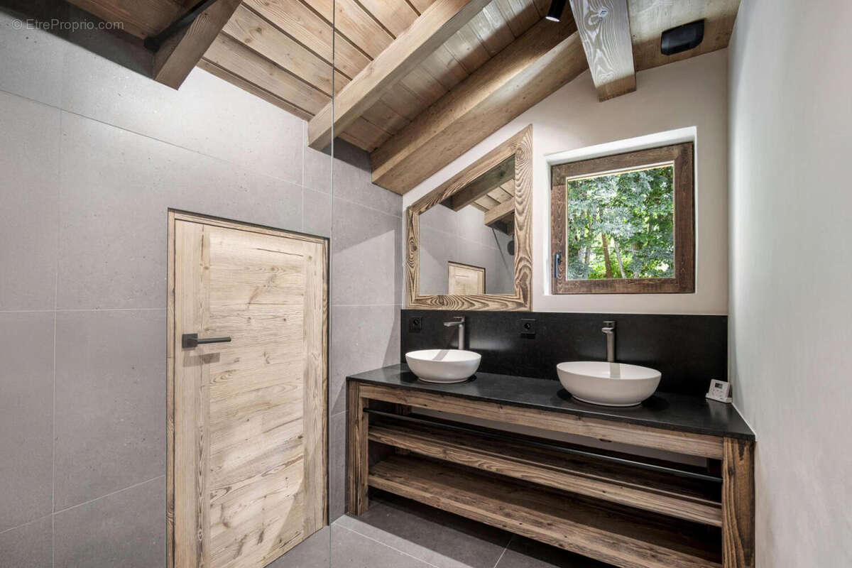 73440 SAINT-MARTIN-DE-BELLEVILLE Chalet Alpin a vendre. SH 234m². 5 chambres - photo 10