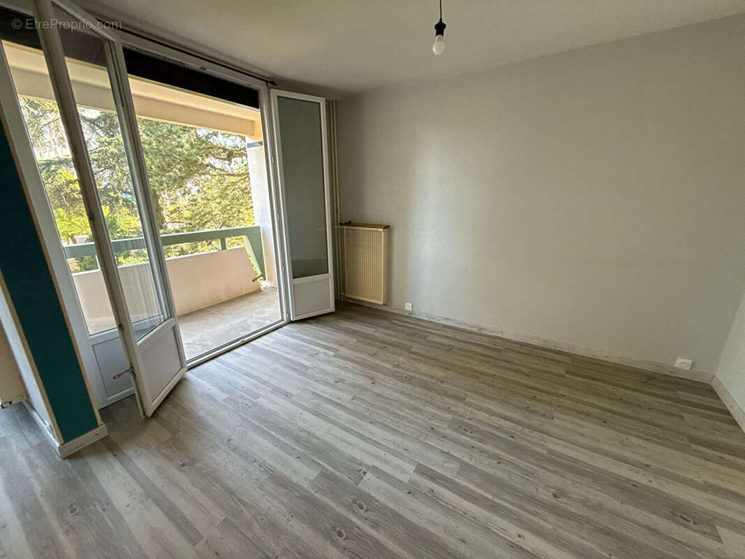 Appartement à GUILHERAND-GRANGES