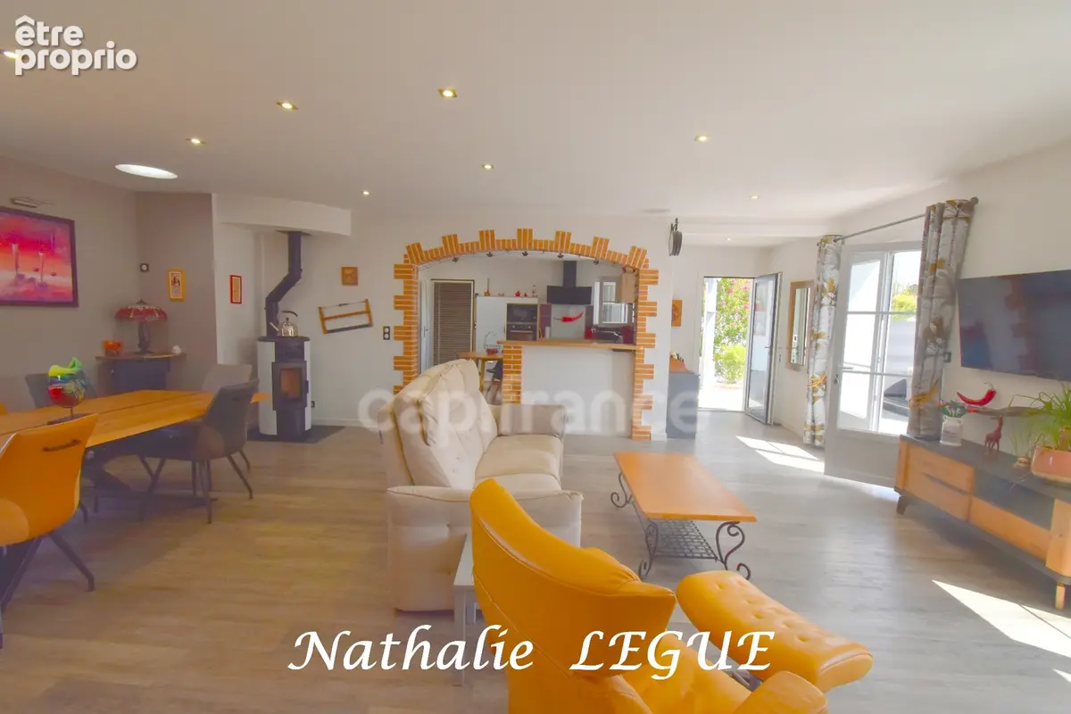 Vendée (85) entre CHALLANS et NOIRMOUTIER BEAUVOIR sur MER  Maison à vendre 8 pièces , 160 m², 4 chambres , 1 bureau ,3 WC garag - photo 2