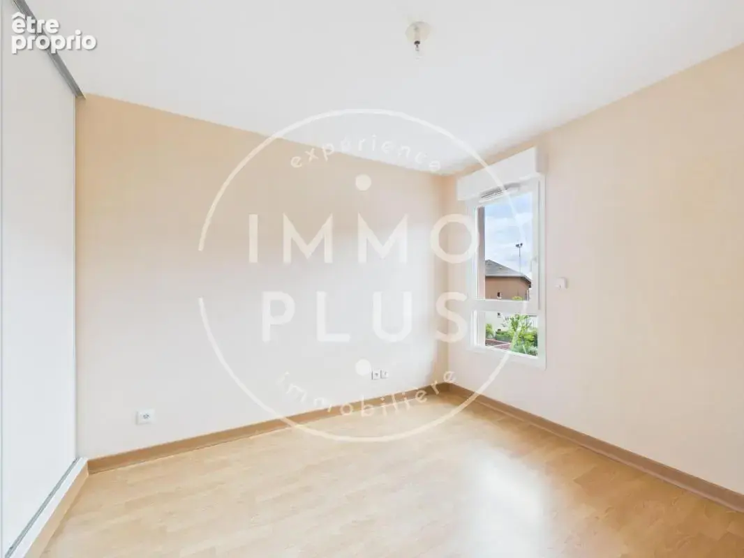 Vente - Appartement - 3 pièces + cuisine - 66,18 m² - 370 000 € - photo 4