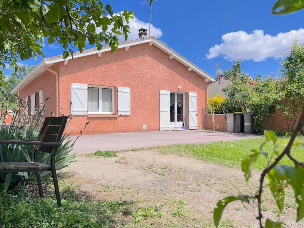   - Maison à DECINES-CHARPIEU