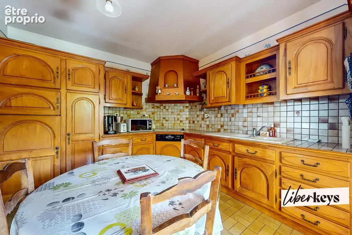 Maison avec grand terrain et double garage - photo 3
