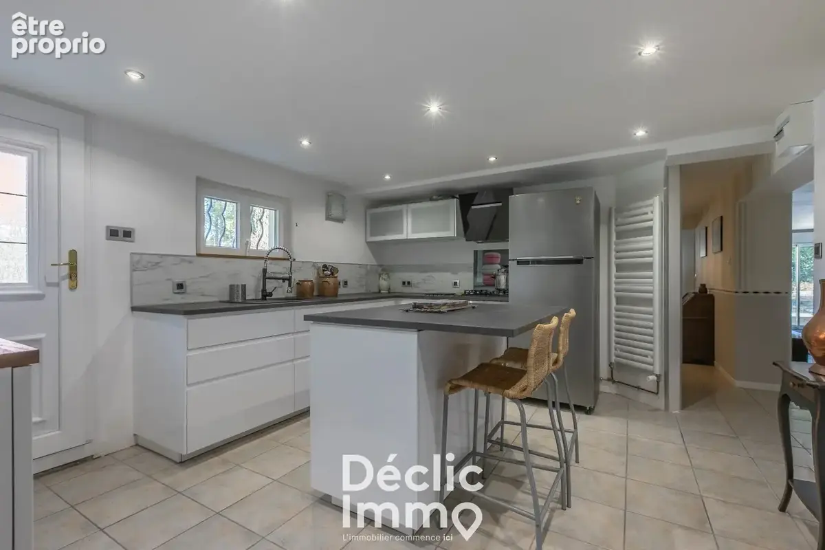 Maison familiale avec piscine et double garage - Saucats - photo 11