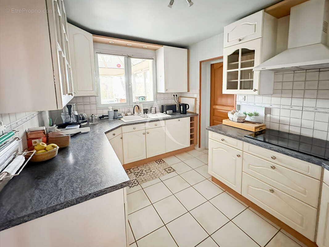 Maison à JOUY-LE-MOUTIER