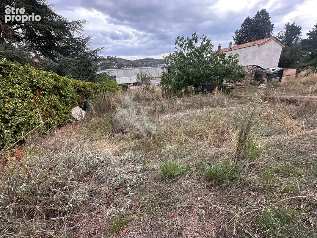 Photo Terrain à Saint-Romain-En-Gal au prix de 158 000€