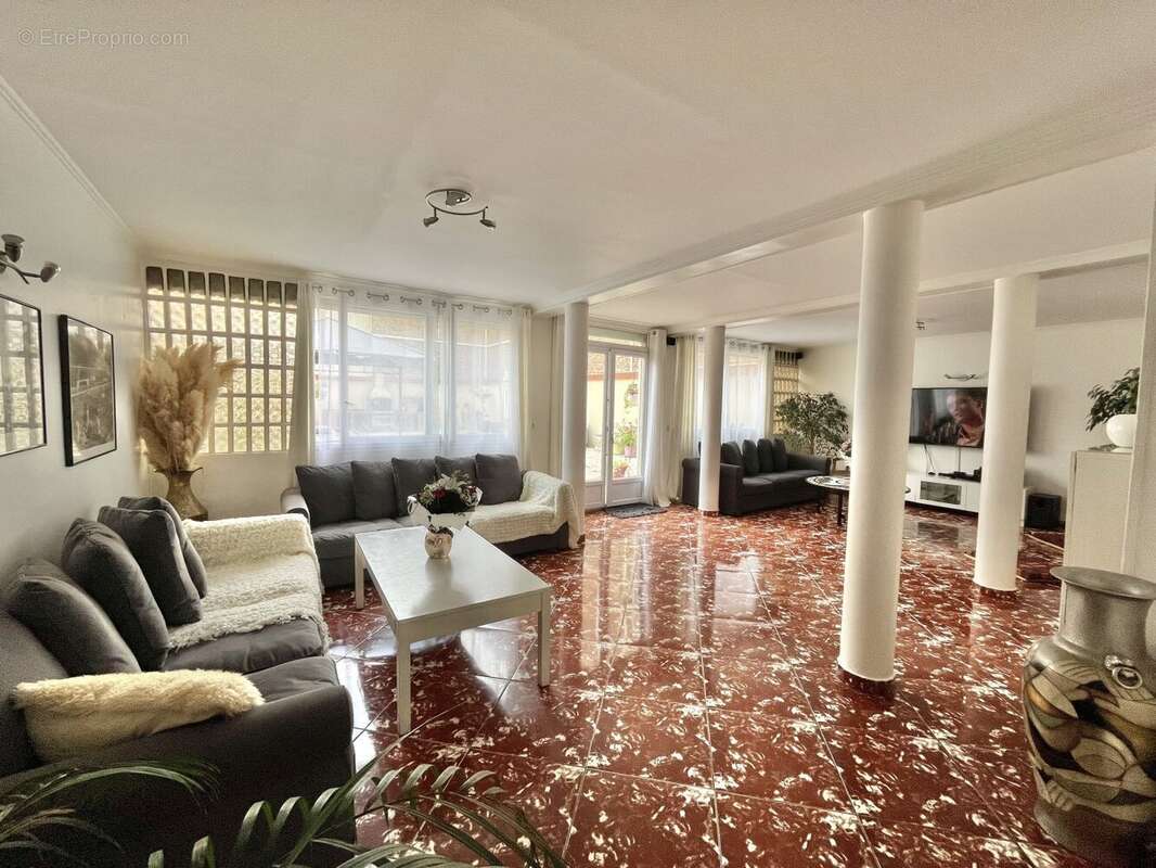 Maison 230 m² à Bagnolet  - photo 6