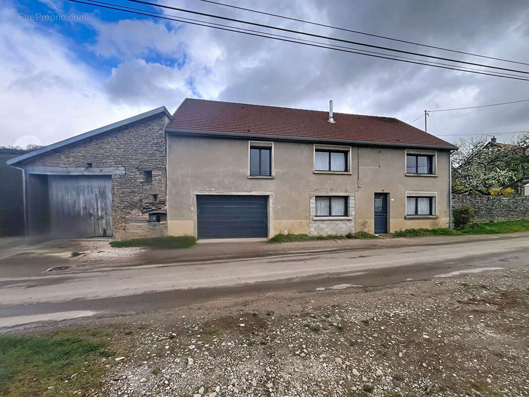 Maison à SAVIGNY-SOUS-MALAIN