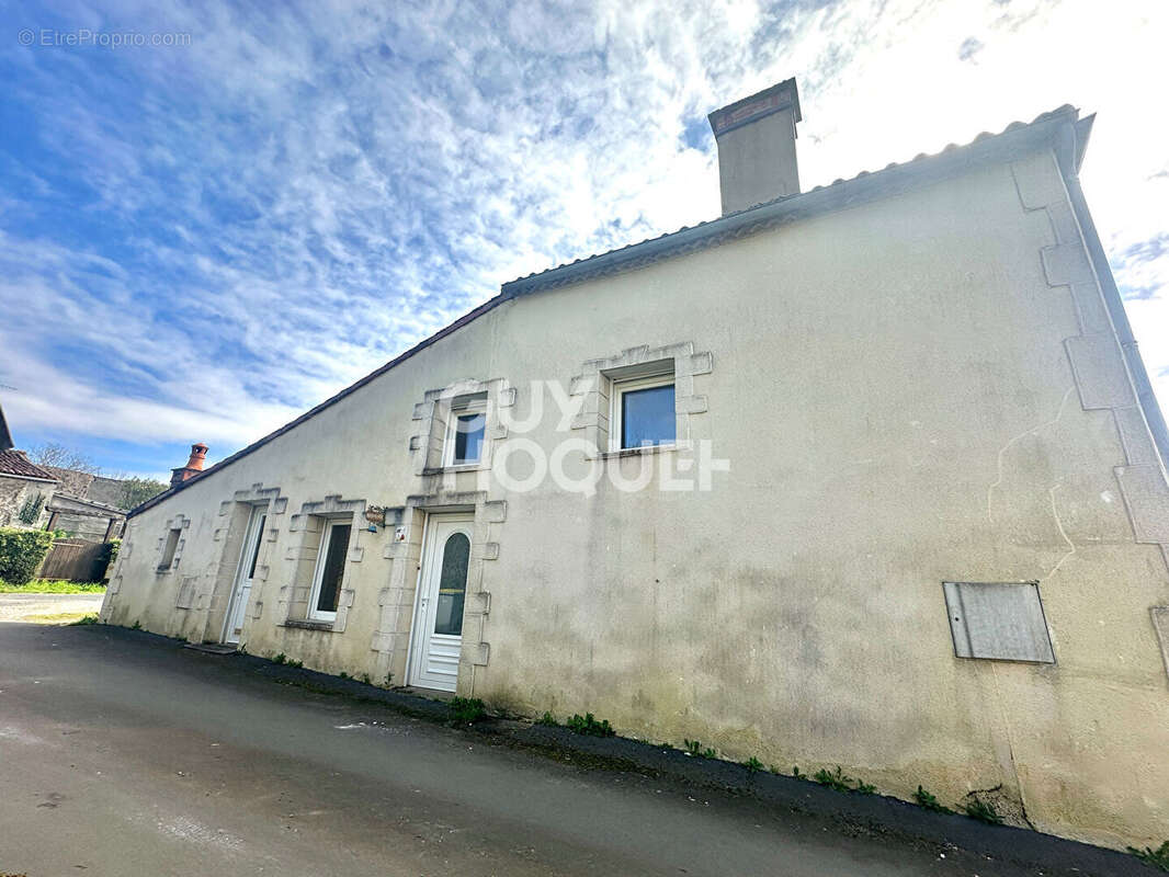 Maison à MARSAIS-SAINTE-RADEGONDE