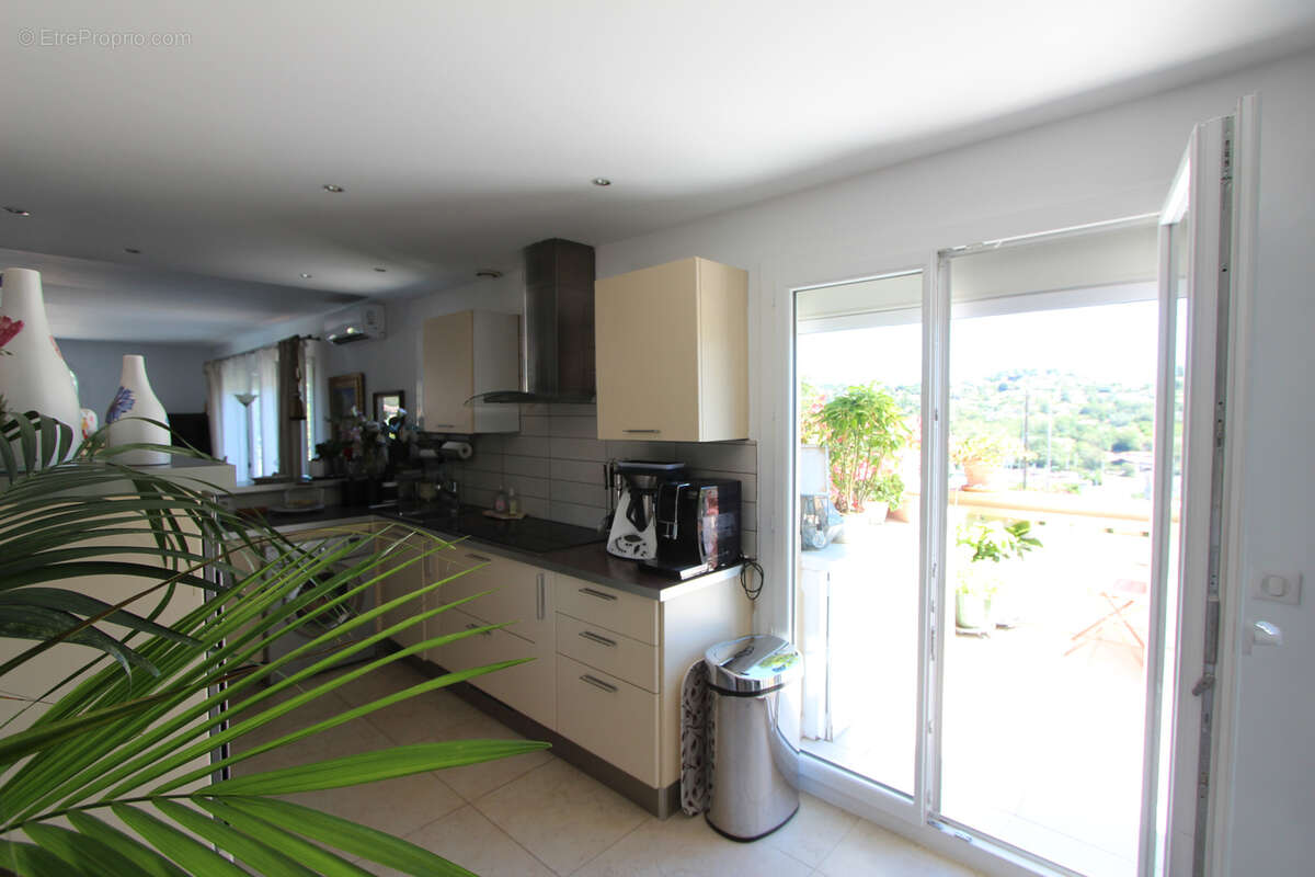 Appartement à LA COLLE-SUR-LOUP