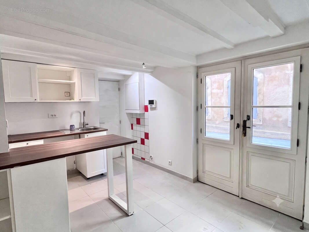 Aix en Provence, au cœur du centre-ville, studio de 18m2 entièrement rénové à proximité de la place des Prêche - photo 2