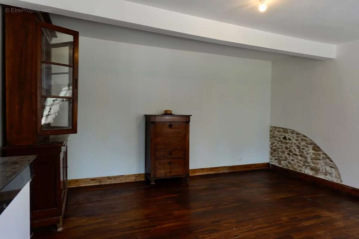 Maison en pierre de caractère 250 m² + corps de ferme 551 m² et maison annexe à rénover – Volumes, lumière & authenticité - photo 12