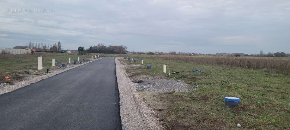 Terrain à SAINT-FOLQUIN