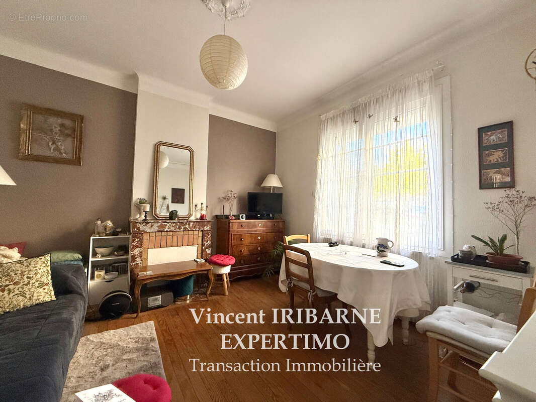 Maison de Ville, Saintes Centre Rive Gauche, 2 Chambres et Cour - photo 7