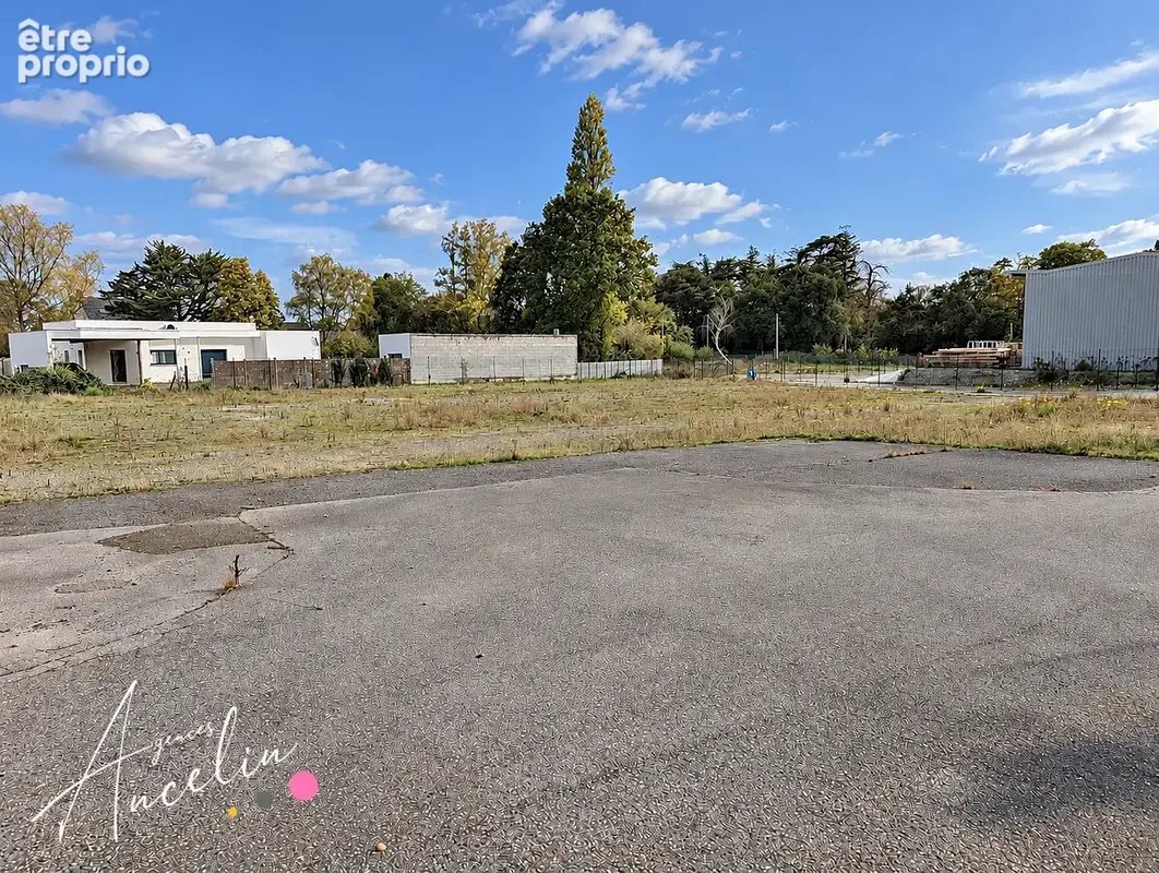Terrain de 920 m2 en secteur économique - photo 1