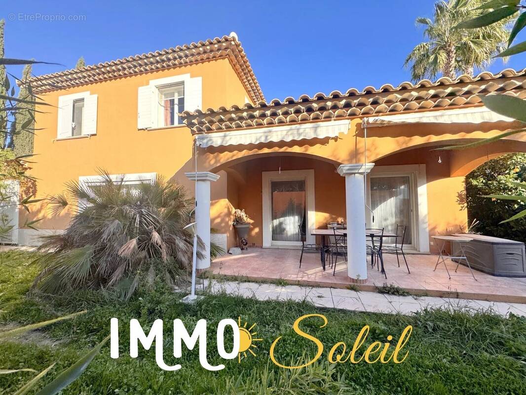 Maison à SAINT-CYR-SUR-MER