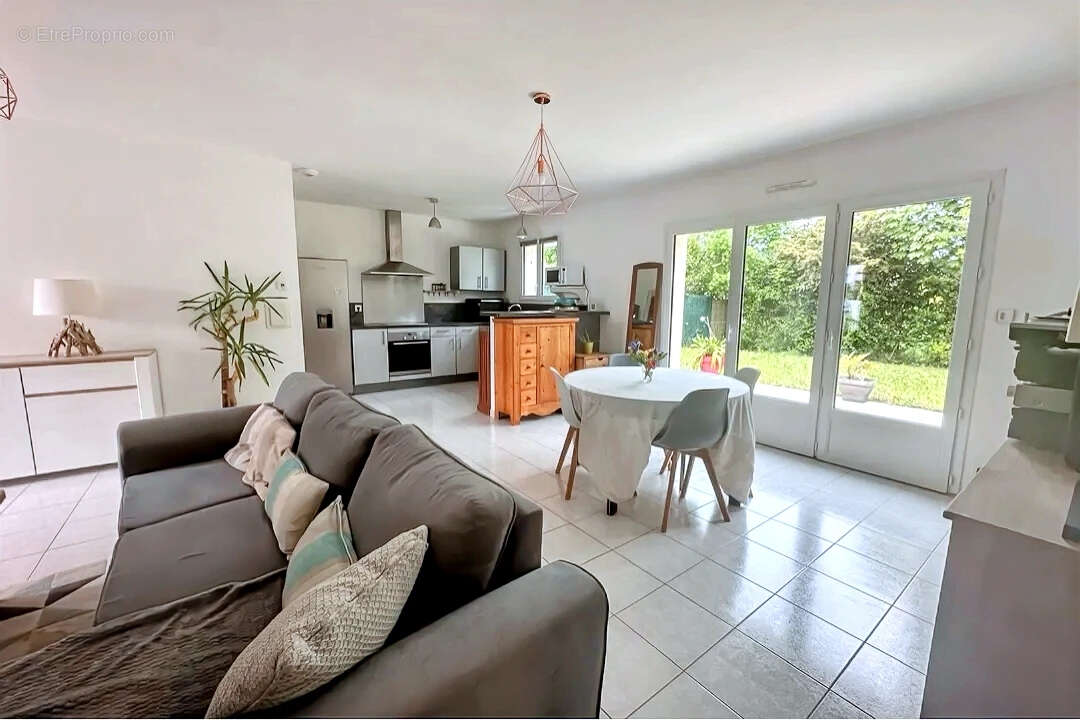 Maison à SAINTE-SOULLE