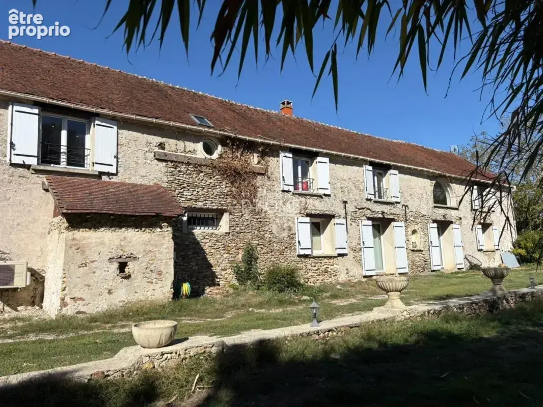 À quelques kilomètres de La Ferté-Gaucher – Maison familiale de 250 m² - photo 3