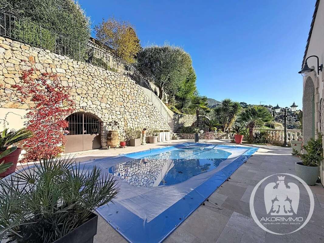 Maison à CASTAGNIERS