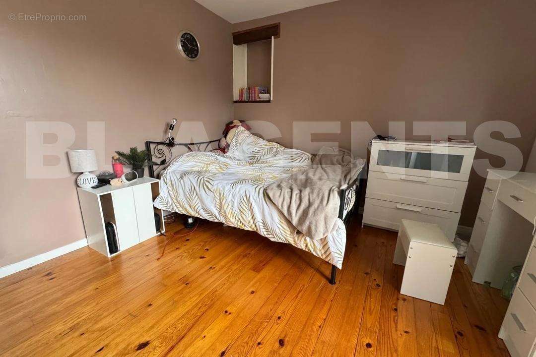 hoqi-951553fc577e4440bb73fb53930472c9 - Maison à COULOMMIERS