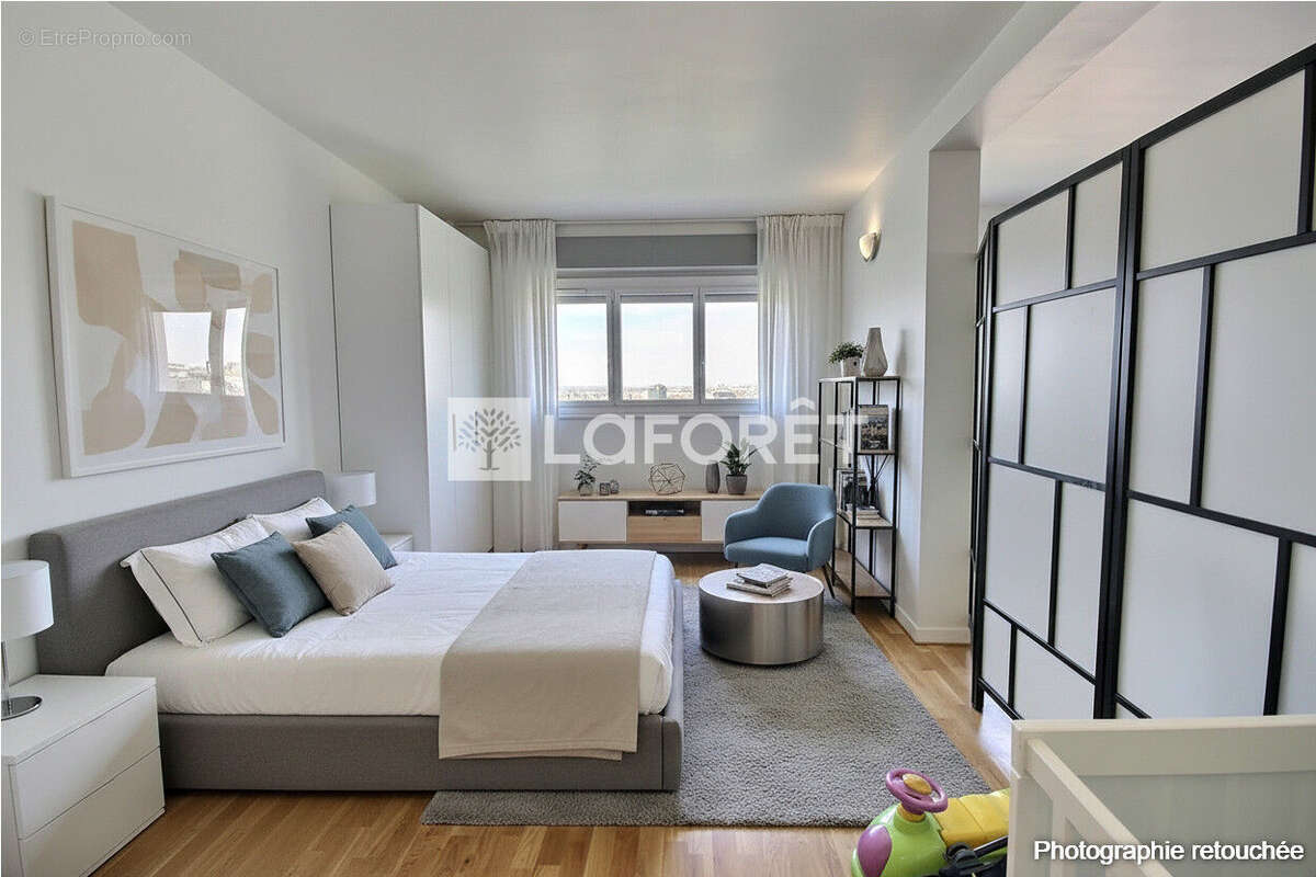 Appartement à COURBEVOIE