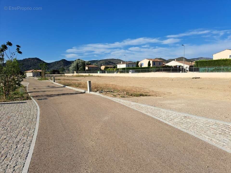 Terrain à PEYROLLES-EN-PROVENCE