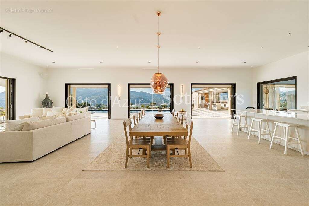 Mougins, villa de prestige avec vue panoramique, piscine, maison d'amis et parc privé - photo 8