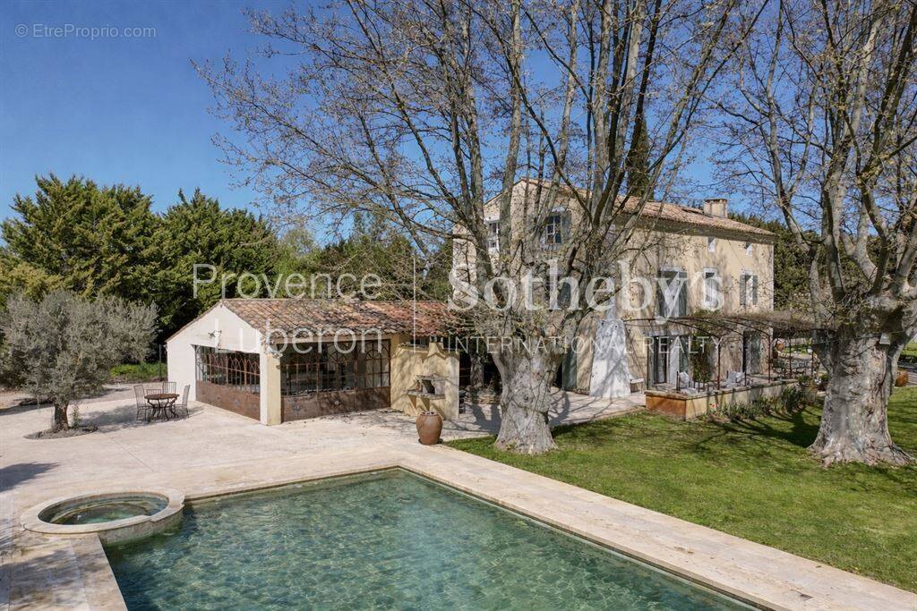 Maison à PERNES-LES-FONTAINES