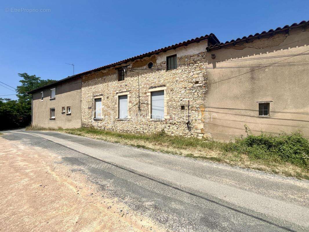 Maison ancienne à réhabiliter – Un projet de vie au cœur de Saint-Didier-de-Formans - photo 3