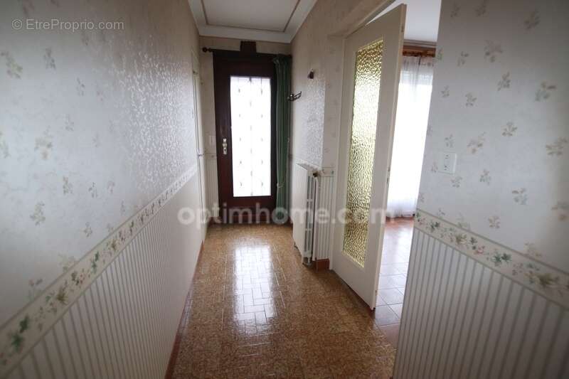 Maison à SAINT-JEAN-DE-LA-RUELLE