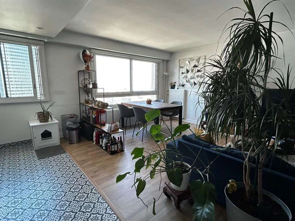 Appartement à COURBEVOIE