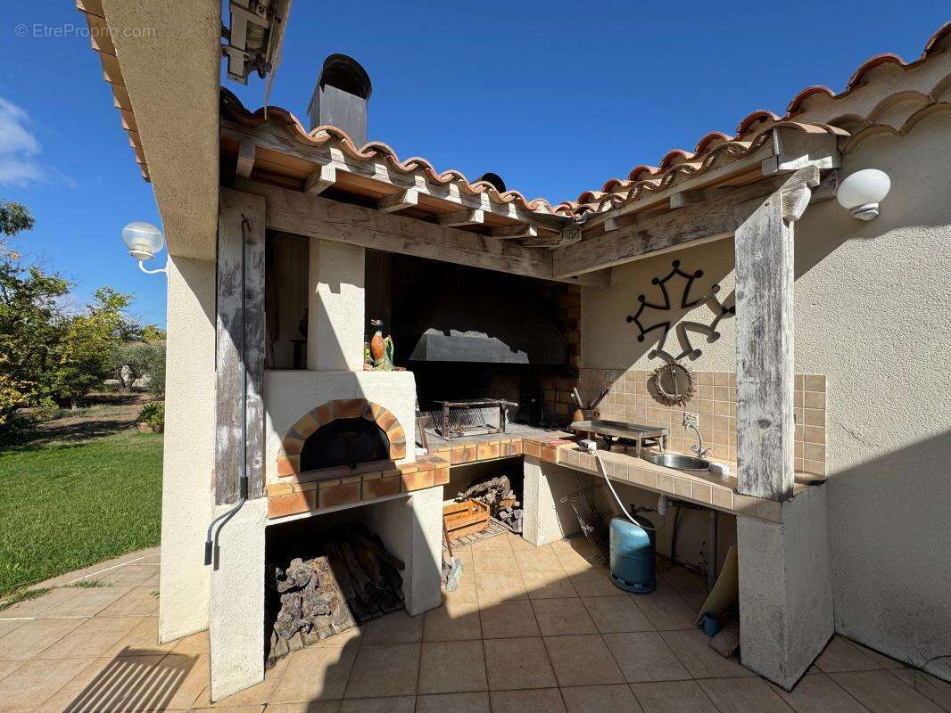 Propriété 179m² avec piscine - 23000m² de terrain - photo 6