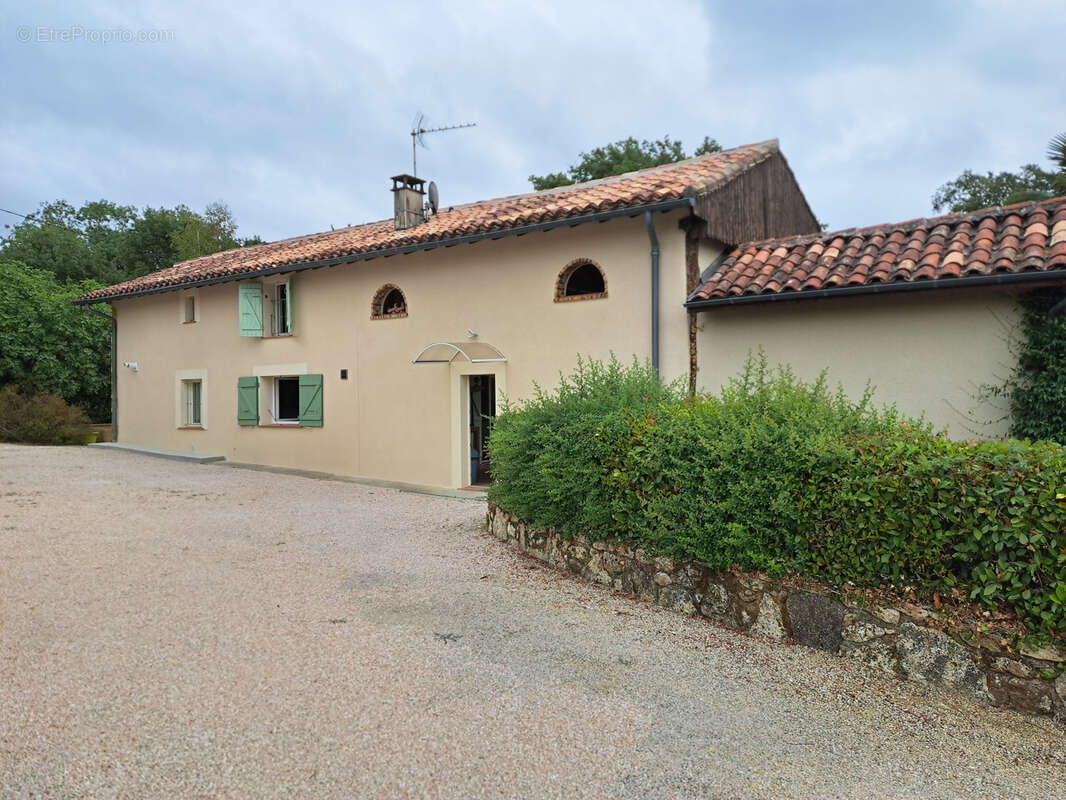 Propriete avec maison-piscine-terrain-local-bois - photo 2