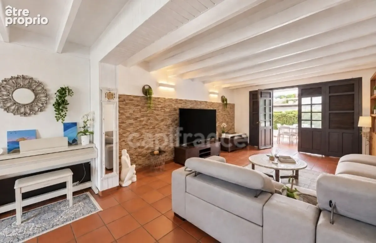 A vendre - Fort de France Quartier Didier -  Villa T6 avec jardin, terrasse, carbet et piscine - photo 12