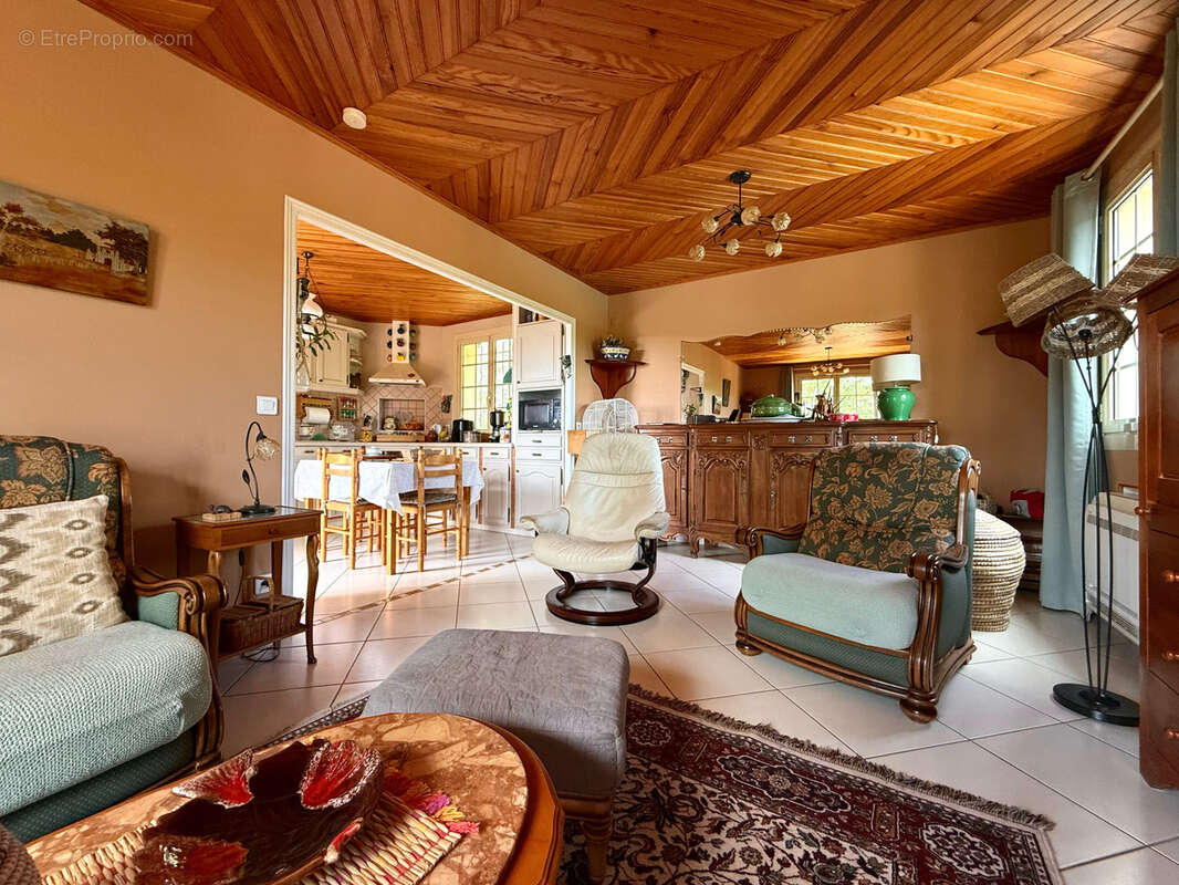 Maison à POUJOLS