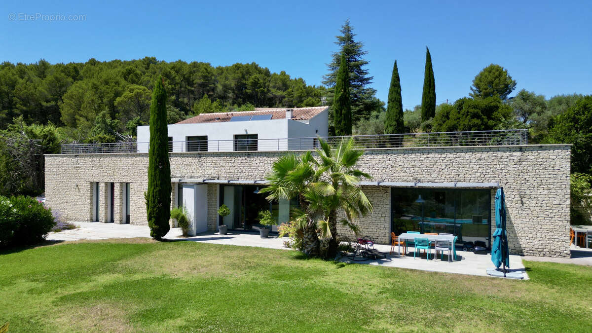 Maison à PERNES-LES-FONTAINES