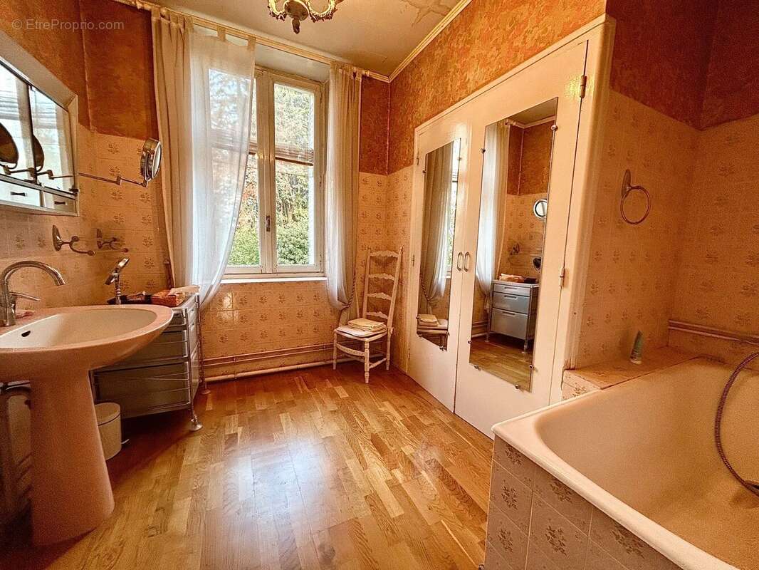 Maison 250 m² à Chanos-Curson  - photo 8