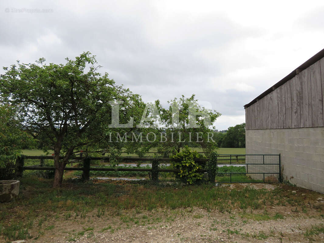 Maison à SAINT-CALAIS-DU-DESERT