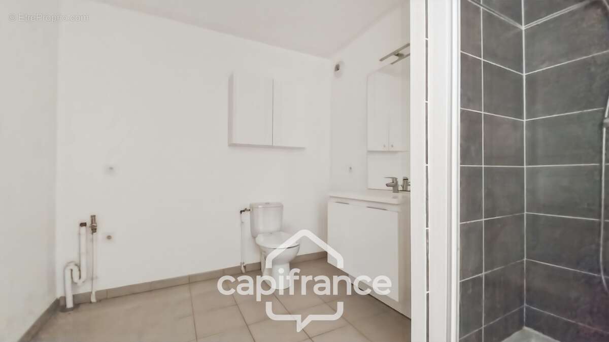 Pontault-Combault-Appartement 2 pièces-Très bon état- Résidence de 2017-Jardin-terrasse-Parking-lumineux-Bien agencé - photo 12