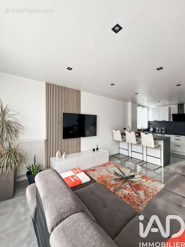 Appartement 67 m² à Combs-La-Ville  - photo 3