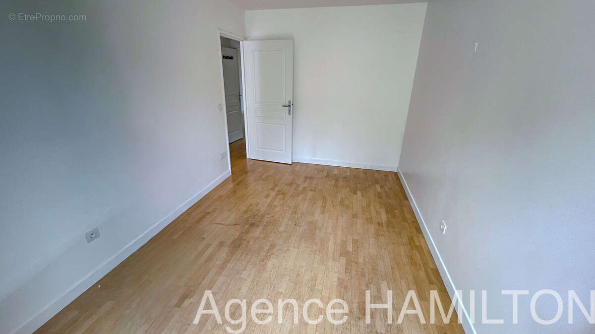 Garches Mairie, T5 de 116m2 4 chambres et parking - photo 18