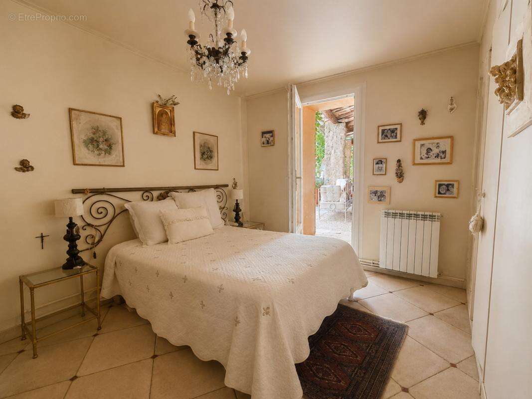 Maison 160 m² à Saint-Martin-De-La-Brasque  - photo 10