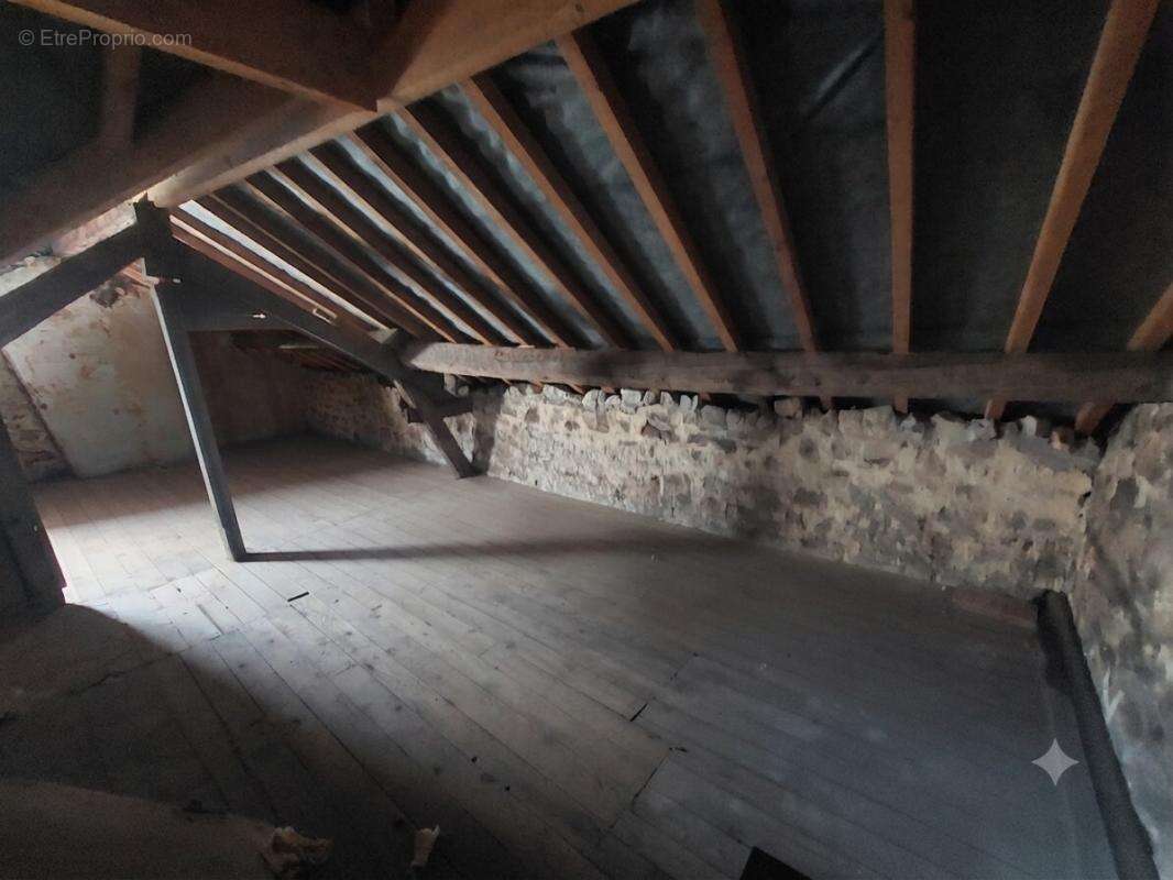 Appartement de caractère à aménager – Dernier étage – Centre-ville Fontainebleau - photo 2