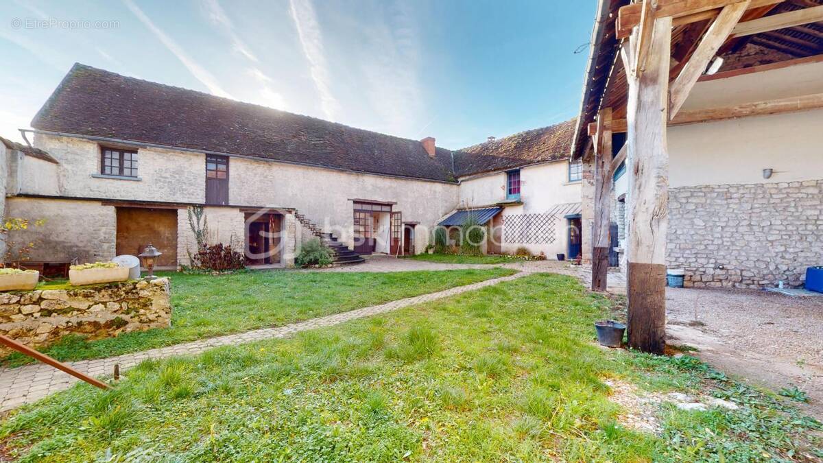 Maison à BEAUNE-LA-ROLANDE