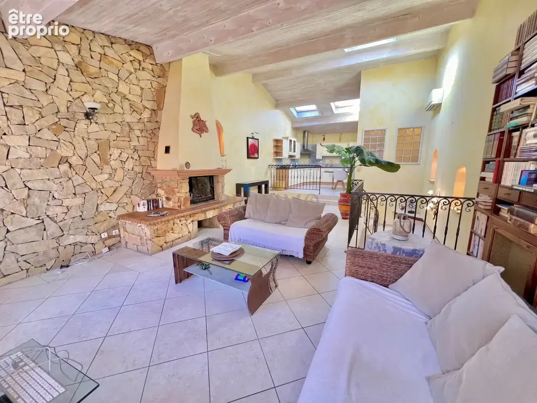Fréjus Centre Maison de village de 110 m2 plus grand garage - photo 2