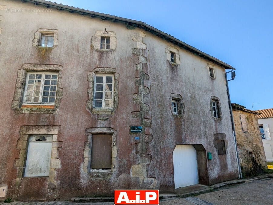 Maison à SAINT-AMAND-SUR-SEVRE