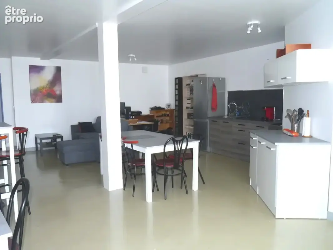 Centre-ville de Gémozac : Immeuble avec logement libre en novembre et loyer sécurisé - photo 2