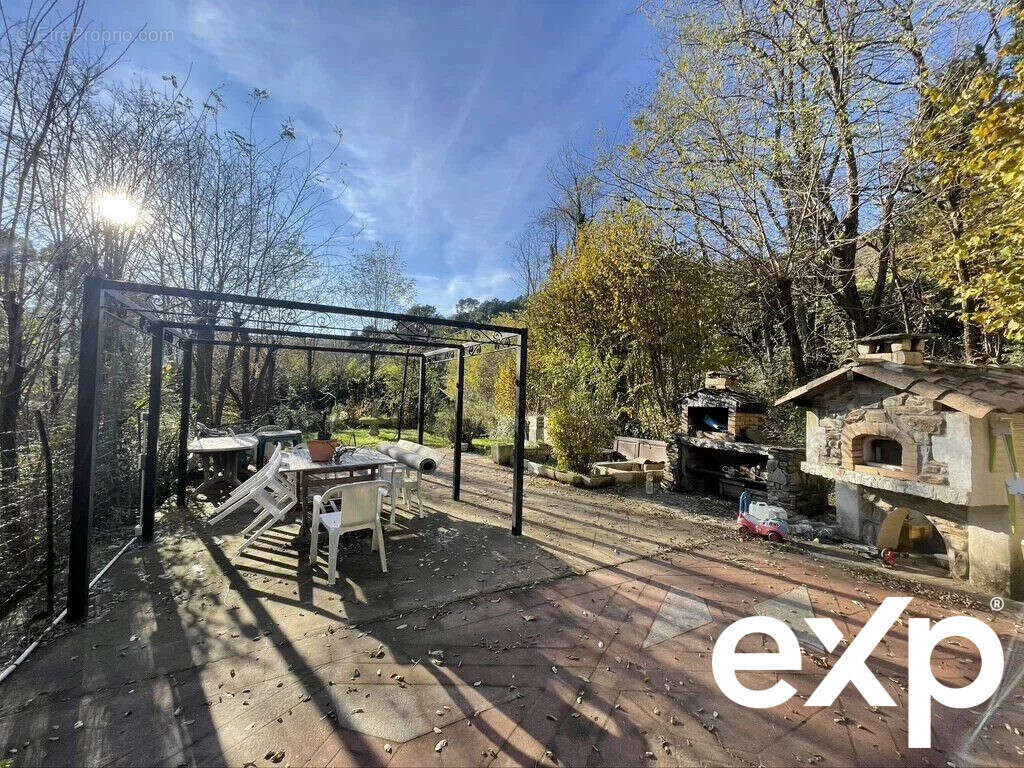 Maison à LE COLLET-DE-DEZE