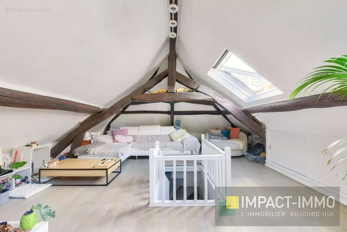 Appartement à COURBEVOIE