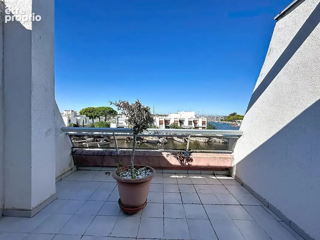 Port camargue - le charme authentqiue d'une marina 4 pieces en triplex d'environ 100 m² avec garage - photo 13