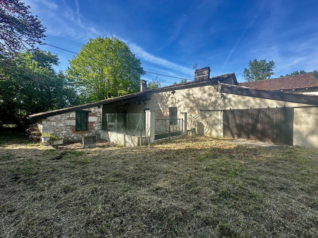 Maison à PUJOLS